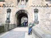 su_e_giu_per_il_castello1