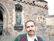 su_e_giu_per_il_castello3